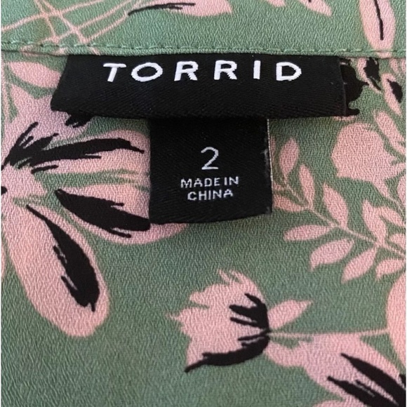 Torrid Green Pink Floral Blouse Short Sleeves Size 2 Equivalent To A 2X - Picture 3 of 6